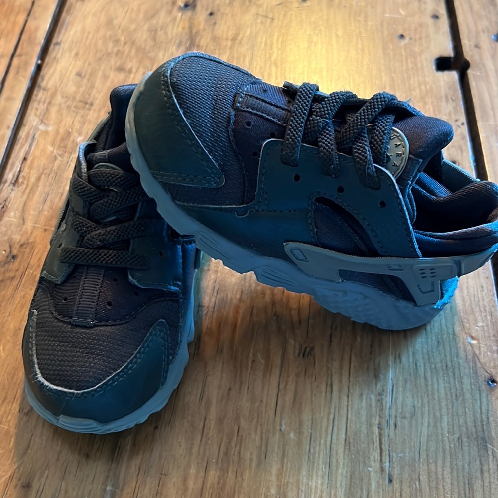 Nike Air Huarache army green size 7C. Worn once!